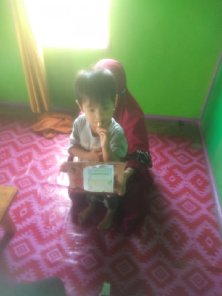 pembagian susu posyandu belita dan ibu hamil desember